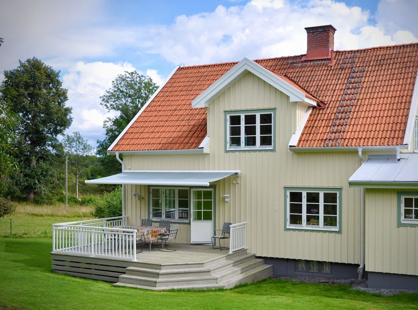 Staket i aluminium på idyllisk gård